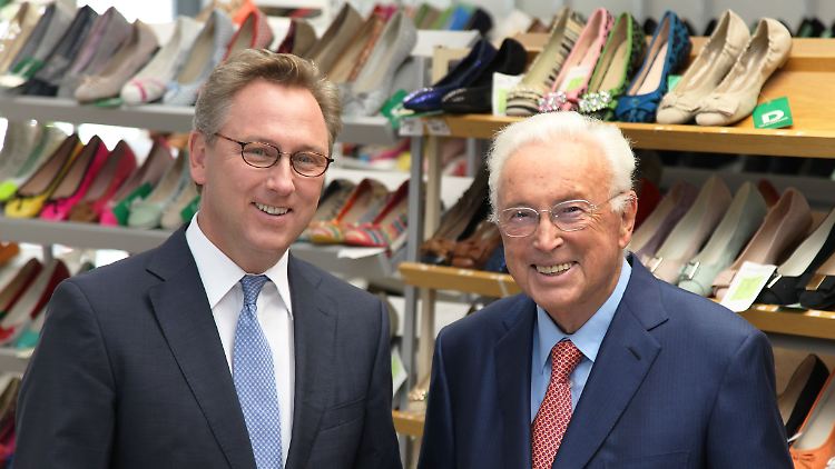 Heinrich (l.) führt die Deichmann-Gruppe, die sein Vater Heinz-Horst (r.) nahezu aus dem Nichts aufgebaut hat.