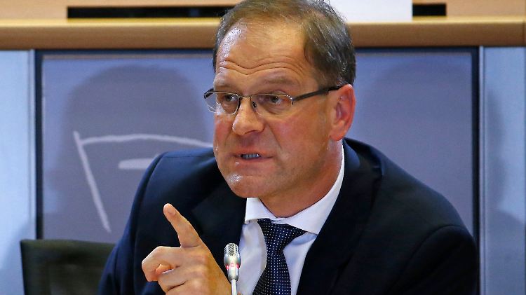 Tibor Navracsics kommt seine Nationalpolitik auf internationaler Ebene teuer zu stehen.