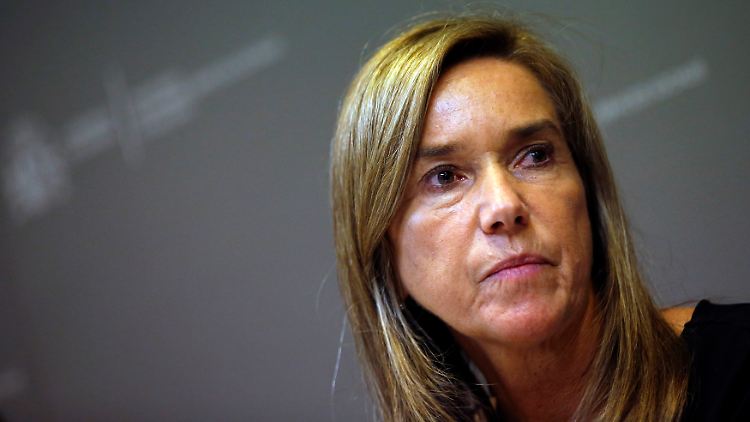 Erster Ebola-Fall Europas: Spaniens Gesundheitsministin Ana Mato bei der eilig einberufenen Pressekonferenz.