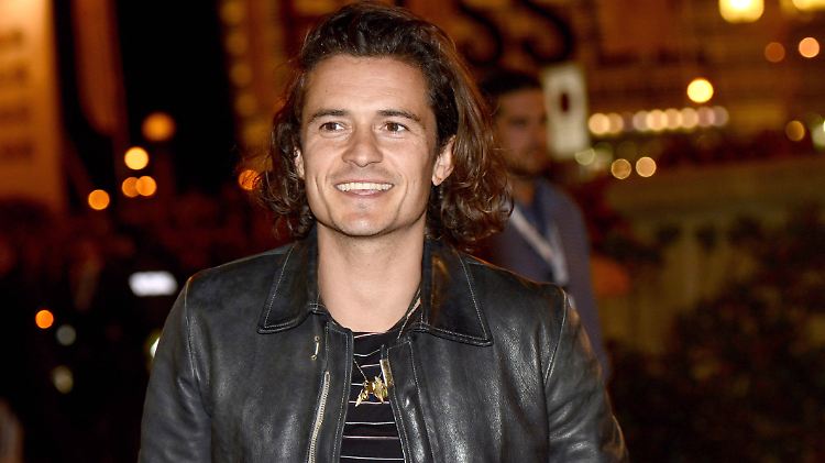 Schauspieler Orlando Bloom soll bis über beide Ohren in eine Schauspielkollegin verknallt sein.