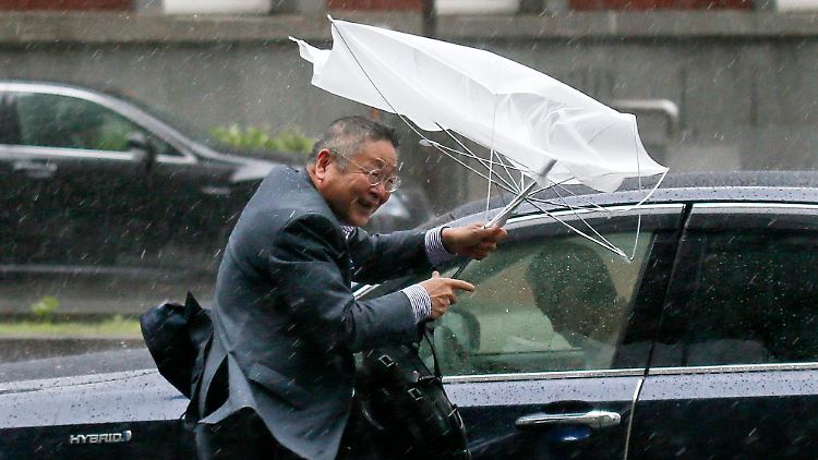 Auch in Tokio weht es heftig.