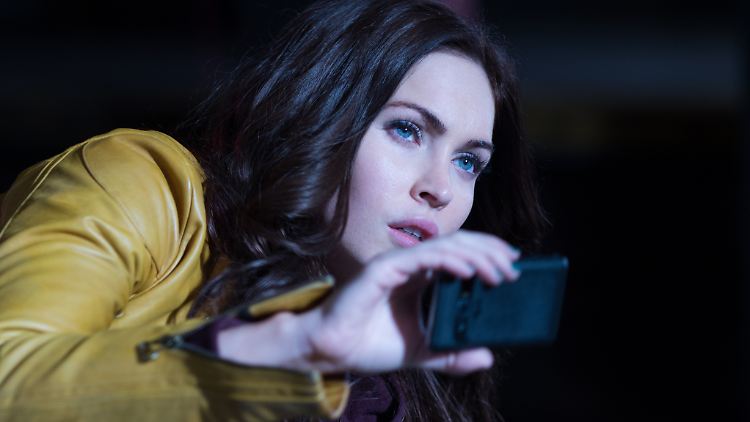 Immer im journalistischen Einsatz: Megan Fox spielt April O'Neal.