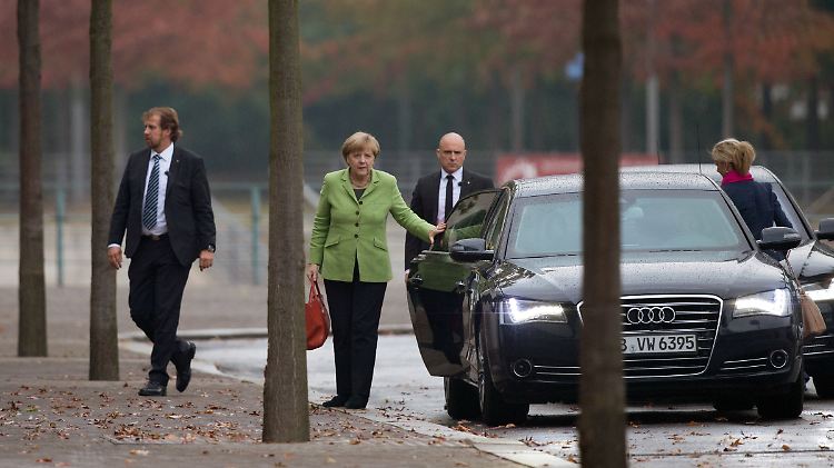 Selbst Angela Merkel trägt zum Treffen im Kanzleramt das beruhigende Grüne. 