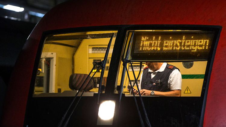 Die Bahn bemüht sich um Notfahrpläne: "Die Betonung liegt auf versuchen."
