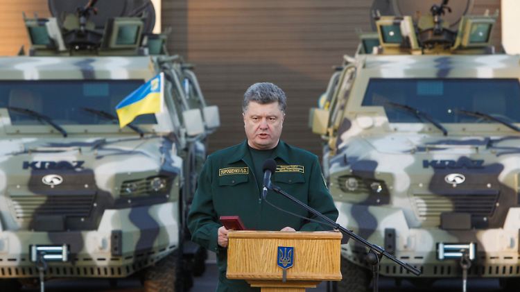 Petro Poroschenko wünscht sich mehr Unterstützung durch die OSZE. Es sollen mehr Beobachter kommen und auch unbemannte Flugzeuge.