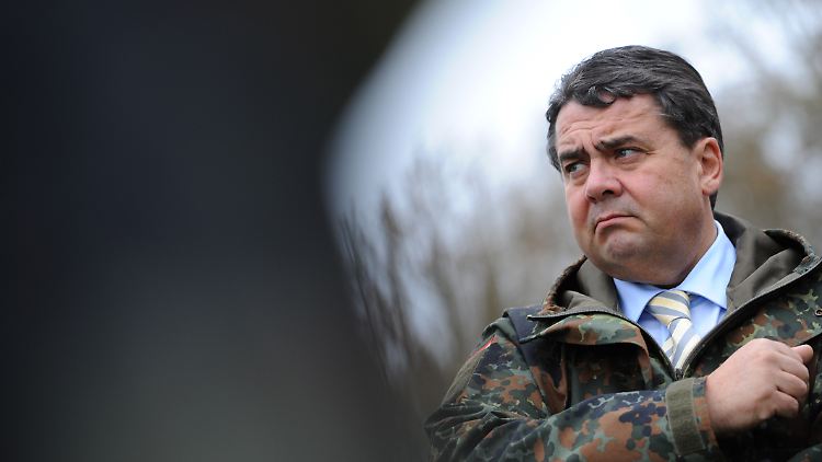 Sigmar Gabriel schreibt kein neues Gesetz zu Rüstungsexporten. Trotzdem soll alles anders werden.