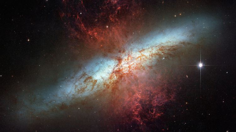 Der jetzt entdeckte Pulsar befindet sich in der rund zwölf Millionen Lichtjahre entfernten Galaxie M82.