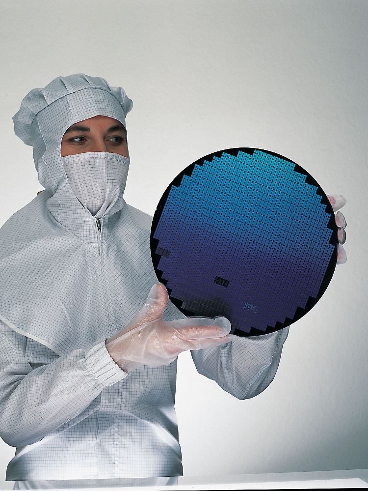 Fusselfreie Chips frisch aus dem Reinraum. Infineon will sich künftig auf Autobau und Industrie konzentrieren.