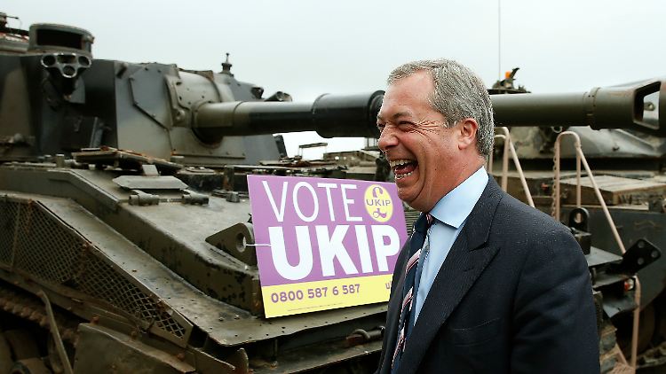 Für den Wahlkampf begibt sich Ukip-Chef Nigel Farage auch schon mal in ein Panzermuseum.
