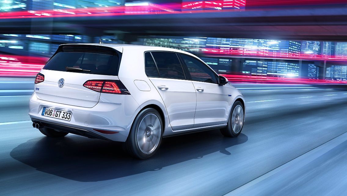 Volkswagen_Golf_GTE_11314_3.jpg