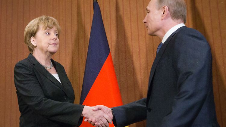 Angela Merkel und Wladimir Putin telefonieren regelmäßig. Das muss derzeit reichen.