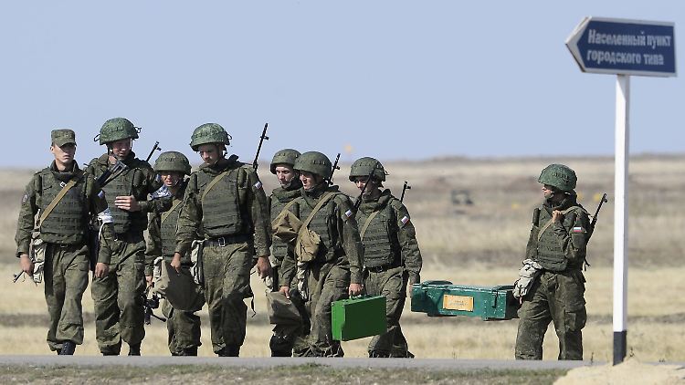 Russische Soldaten bei einem Manöver in der Region Wolgograd: 17.600 Mann sollen von dem Abzugsbefehl betroffen sein.