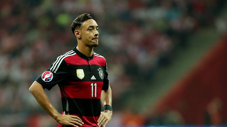 Soll er sich eher über sein starkes Debüt freuen? Oder wegen der verpassten Chancen ärgern? Karim Bellarabi hat es auch nicht leicht.