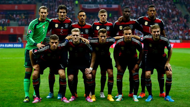 Da war noch alles gut - die DFB-Elf vor dem Anpfiff.
