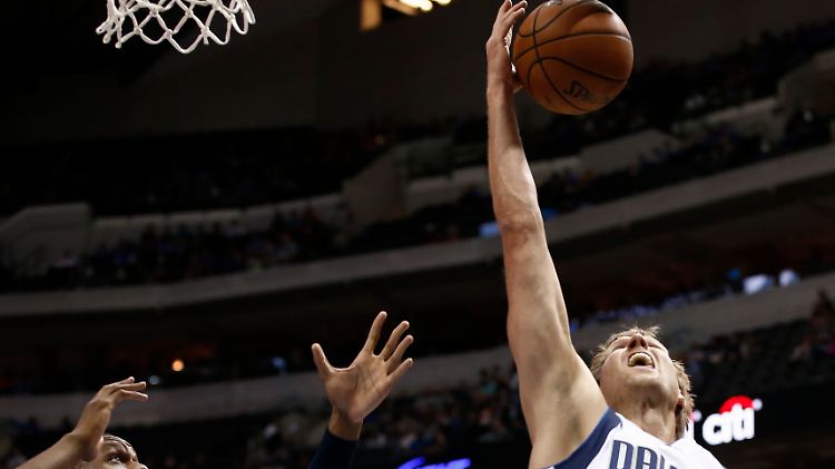 Bei seinem ersten Spiel nach der Verletzung verhalf Nowitzki Dallas zum Sieg.