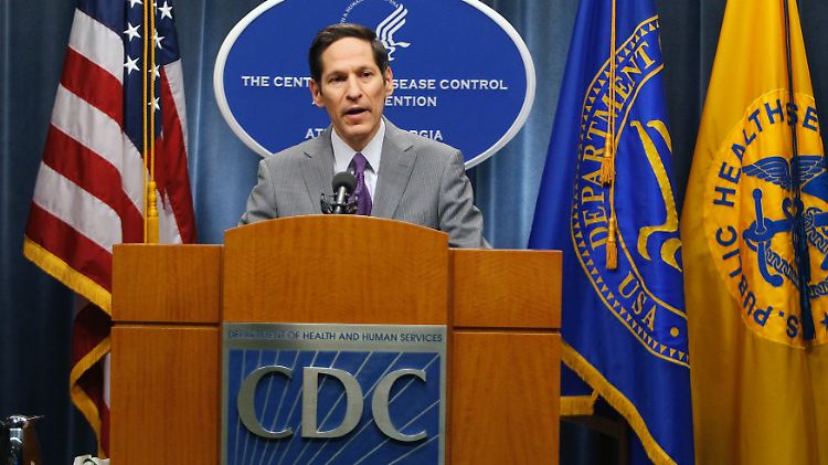 Dr. Tom Frieden, der Direktor der landesweiten Gesundheitsbehörde CDC, bezweifelt, dass in Dallas alle Sicherheitsvorschriften eingehalten wurden. 