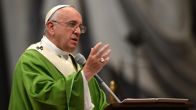 Papst Franziskus manövriert die Kirche auf einen homosexuellenfreundlicheren Kurs.