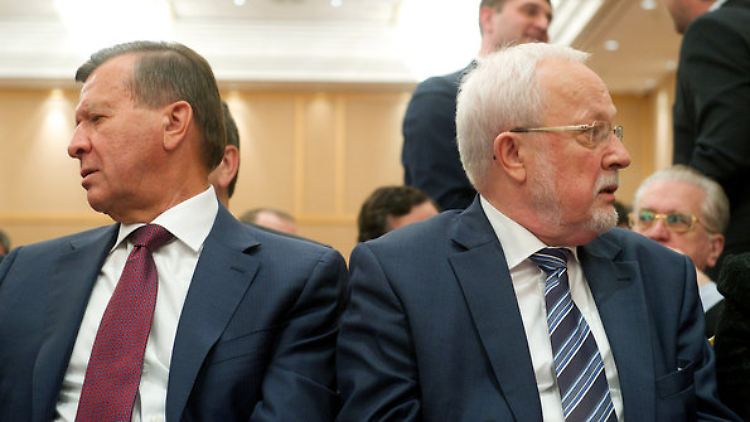 Die Vorsitzenden der Lenkungsausschüsse des Petersburger Dialogs, Gazprom-Chef Wiktor Subkow (l.) und Lothar de Maizière (r.), im April 2014.