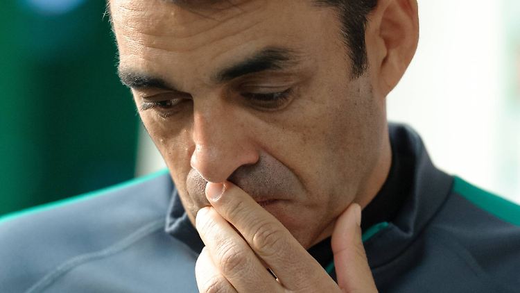 Wer den Schaden hat, braucht für den Spott nicht zu sorgen: Bremens Trainer Dutt braucht dringend Erfolgserlebnisse.