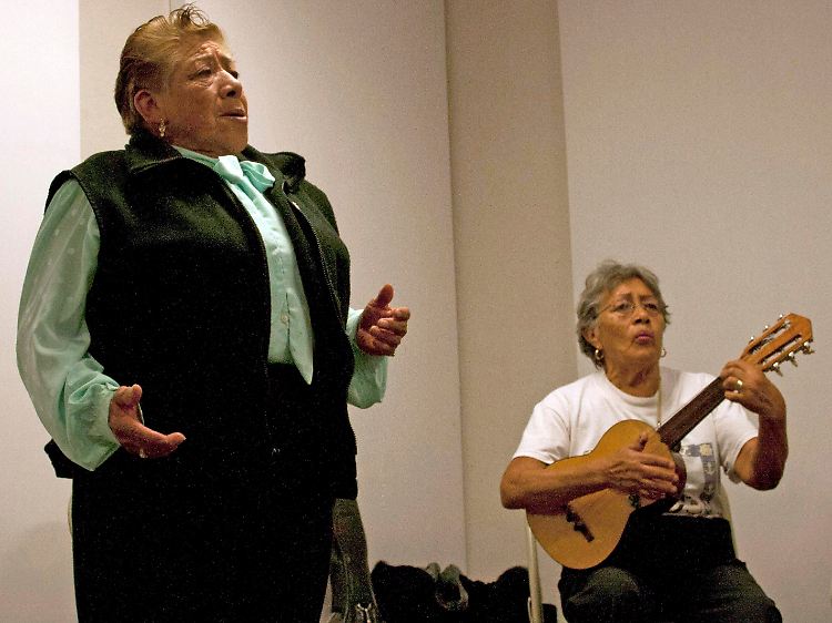 Manche der weiblichen Mariachis machen das schon seit Jahrzehnten - was ihre Leidenschaft nicht schmälert.