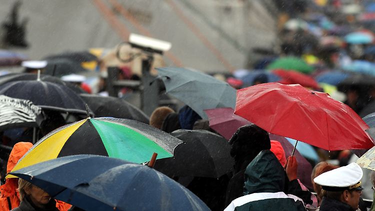 Regenschirme gehörten im August zur Pflichtausstattung.