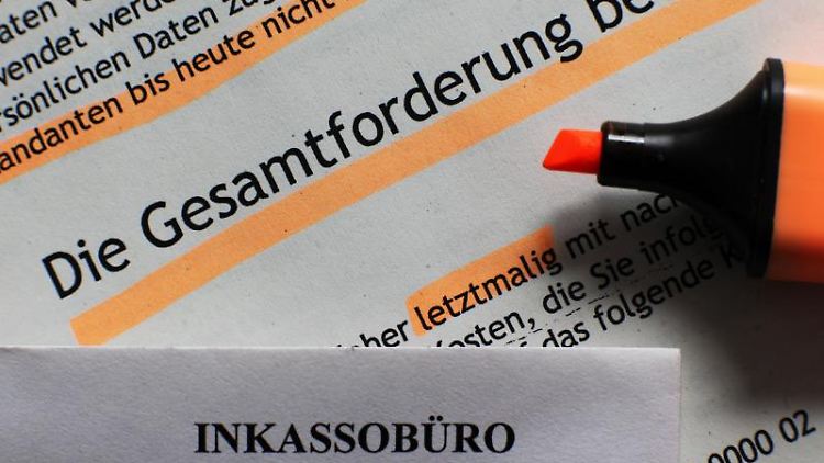 Inkasso-Schreiben sorgen häufig für Angstschweiß und Panik. Trotzdem sollte man einen kühlen Kopf bewahren und die Angaben genau prüfen. Betrugsversuche sind keine Seltenheit.  