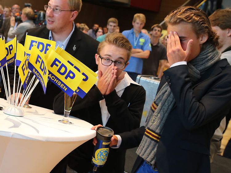 FDP-Anhänger bei der Landtagswahl in Sachsen. Ein bisschen Schonfrist haben die Liberalen jetzt: Die nächste Landtagswahl findet erst im Februar statt, in Hamburg.