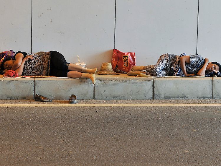 Wanderarbeiter schlafen in einem Straßentunnel in Hefei, China: In dem Milliardenstaat hat die Ungleichheit besonders stark zugenommen.