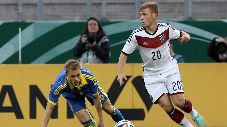 Max Meyer fährt mit der U21 