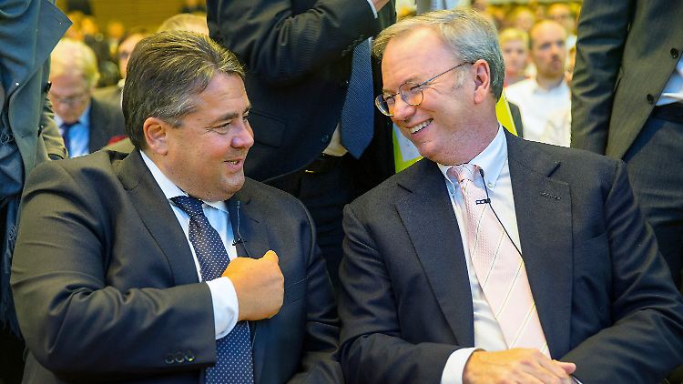"Google lässt keinen kalt": Sigmar Gabriel (l.) und Eric Schmidt.