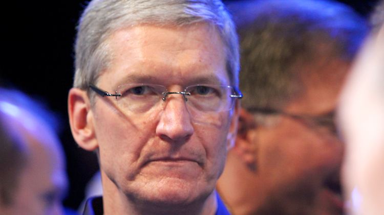 Apple-Chef Tim Cook musste sich gegen Vorwürfe wehren, die Firma nutze Steuertricks. Nun drohen Milliardenzahlungen.