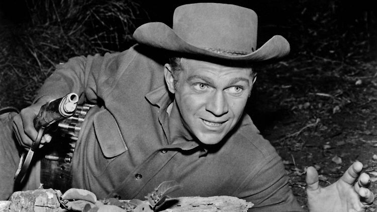 Steve McQueen in typischer Pose, hier in der Westernserie "Der Kopfgeldjäger".