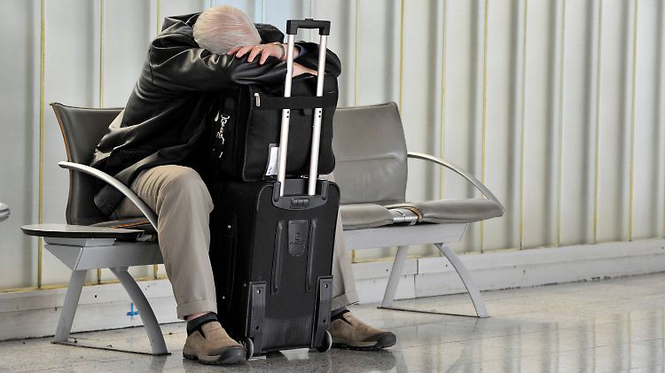 Jetlag führt nicht nur zu Erschöpfung, er bringt im Körper einiges durcheinander.