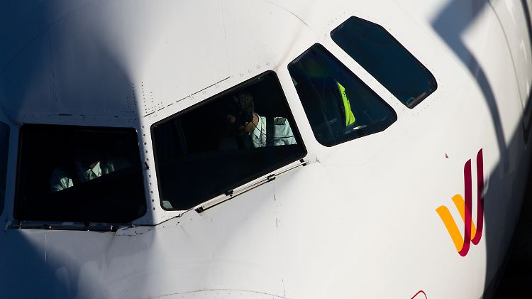 Reisende der Lufthansa-Tochter Germanwings müssen sich auf Flugausfälle und Verspätungen einstellen. Die Piloten legen die Arbeit nieder.