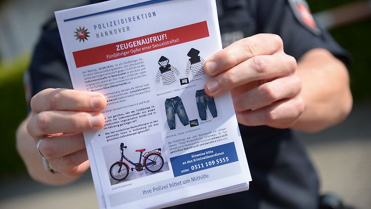 Nach der mutmaßlichen Verschleppung und Misshandlung eines Fünfjährigen in Hannover hatte die Polizei mit Fahnungsblättern nach dem Arzt gesucht.