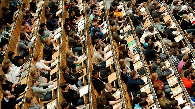 Seit der allgemeinen Abschaffung der Studiengebühren wächst die Zahl der Studierenden unaufhörlich.