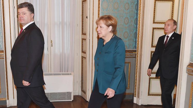 Poroschenko, Merkel und Putin mit gebührendem Abstand.