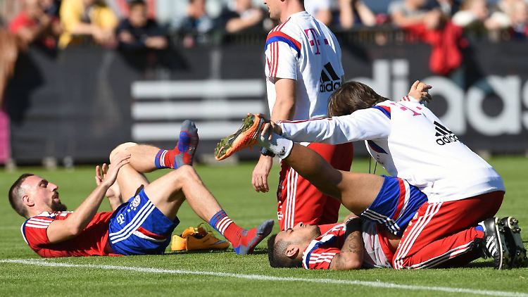 Thiago und Ribéry fielen verletzungsbedingt aus. Während der Franzose wieder fit ist, wurde bei dem Spanier offenbar die falsche Behandlung angeschlagen.