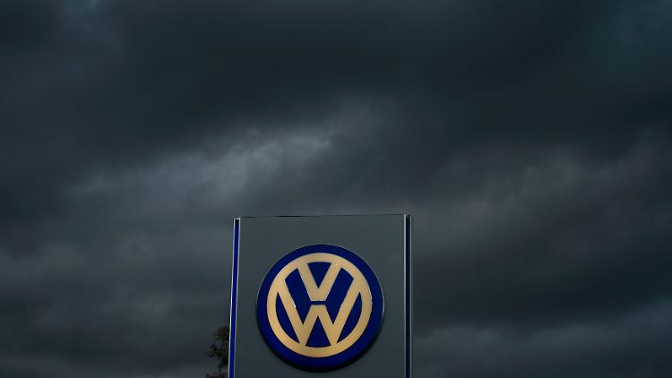 Dunkle Wolken am VW-Himmel: An gut einer Million Autos weltweit muss Europas größter Autobauer nachbessern.