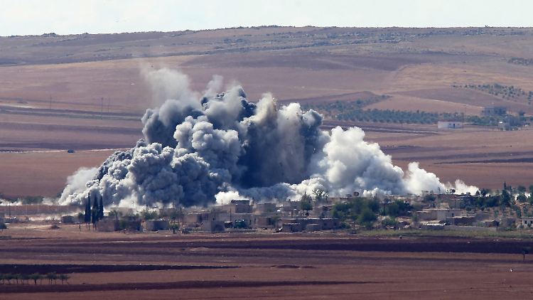 Die US-Luftwaffe versucht, wie hier in Minaze, die Nachschublinien des IS nach Kobane zu stören.