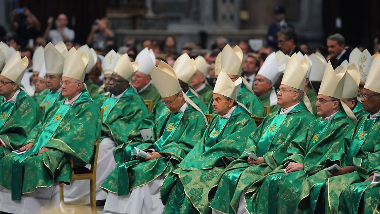 Viele Gläubige fühlen eine Kluft zwischen ihrem wirklichen Leben und der Lehre ihrer Kirche.