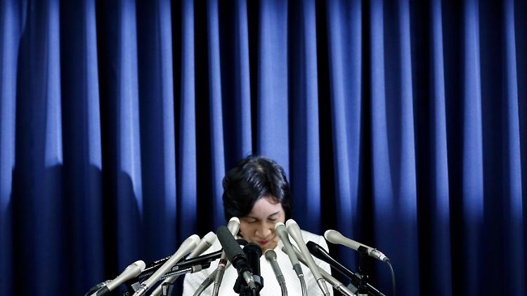 Justizministerin Midori Matsushima soll Wählern Papierfächer geschenkt haben. 