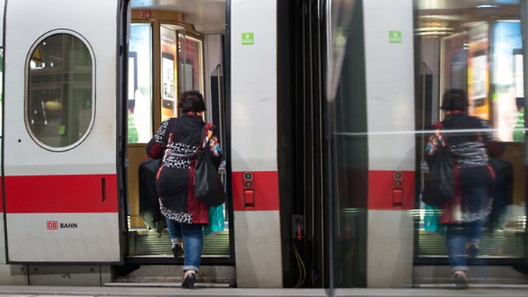 Nach 50 Stunden gibt es bei der Bahn seit dem Morgen wieder einen Regelbetrieb.