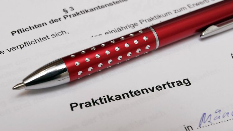 Urlaubs- und Krankentage zählen bei der Dauer des Praktikums nicht mit.