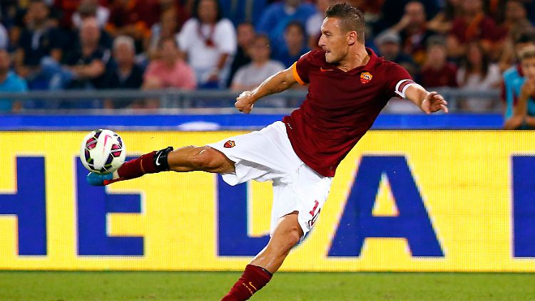 Mit 38 Jahren immer noch der Chef auf dem Rasen: AS-Rom-Ikone Francesco Totti.