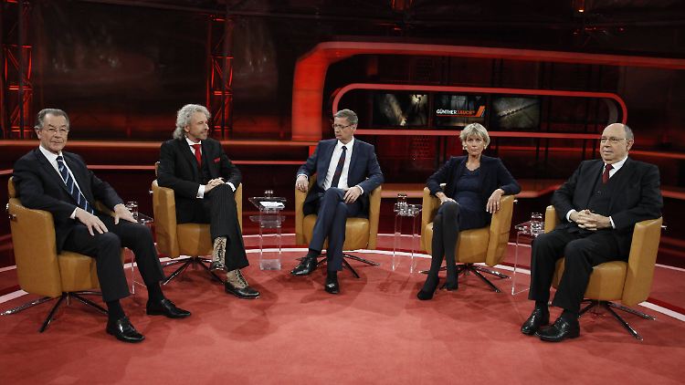Nach dem Suizid von Udo Reiter sprechen über Sterbehilfe: Franz Müntefering, Thomas Gottschalk, Günther Jauch, Bettina Schöne-Seifert und Nikolaus Schneider (v.l.).