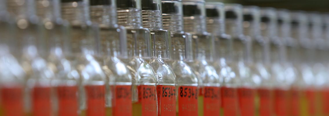 Selbst gefüllt? So Zumindest lautet der Vorwurf gegen zwei Doping-Kontrolleure.