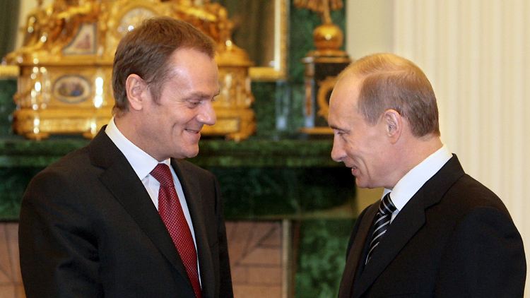 Moskau 2008: Donald Tusk (l.) trifft Wladimir Putin (r.). Letzterer soll dem damaligen polnischen Regierungschef ein politisch-unmoralisches Angebot gemacht haben.