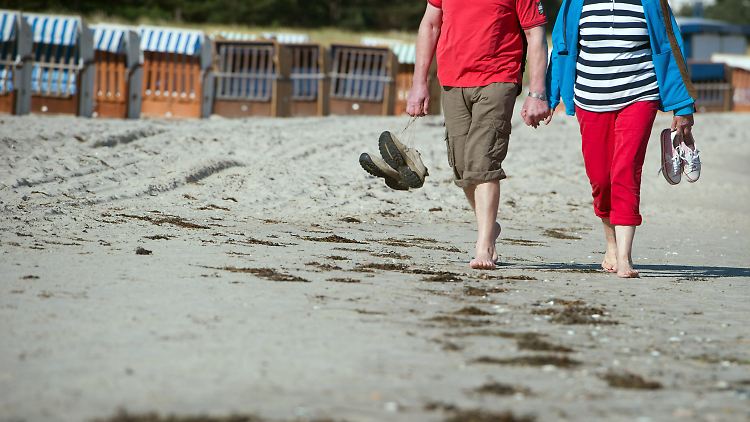 Sommerliches Wetter im Herbst - was manch einem Urlauber angenehm erscheint, kann negative Auswirkungen auf das weltweite Klima haben.