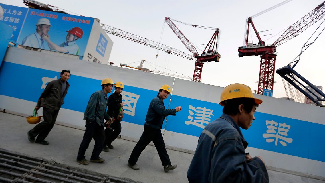 2014-10-21T094450Z_1257742417_GM1EAAL1D8U01_RTRMADP_3_CHINA-ECONOMY-GDP.JPG1072488300494666123.jpg